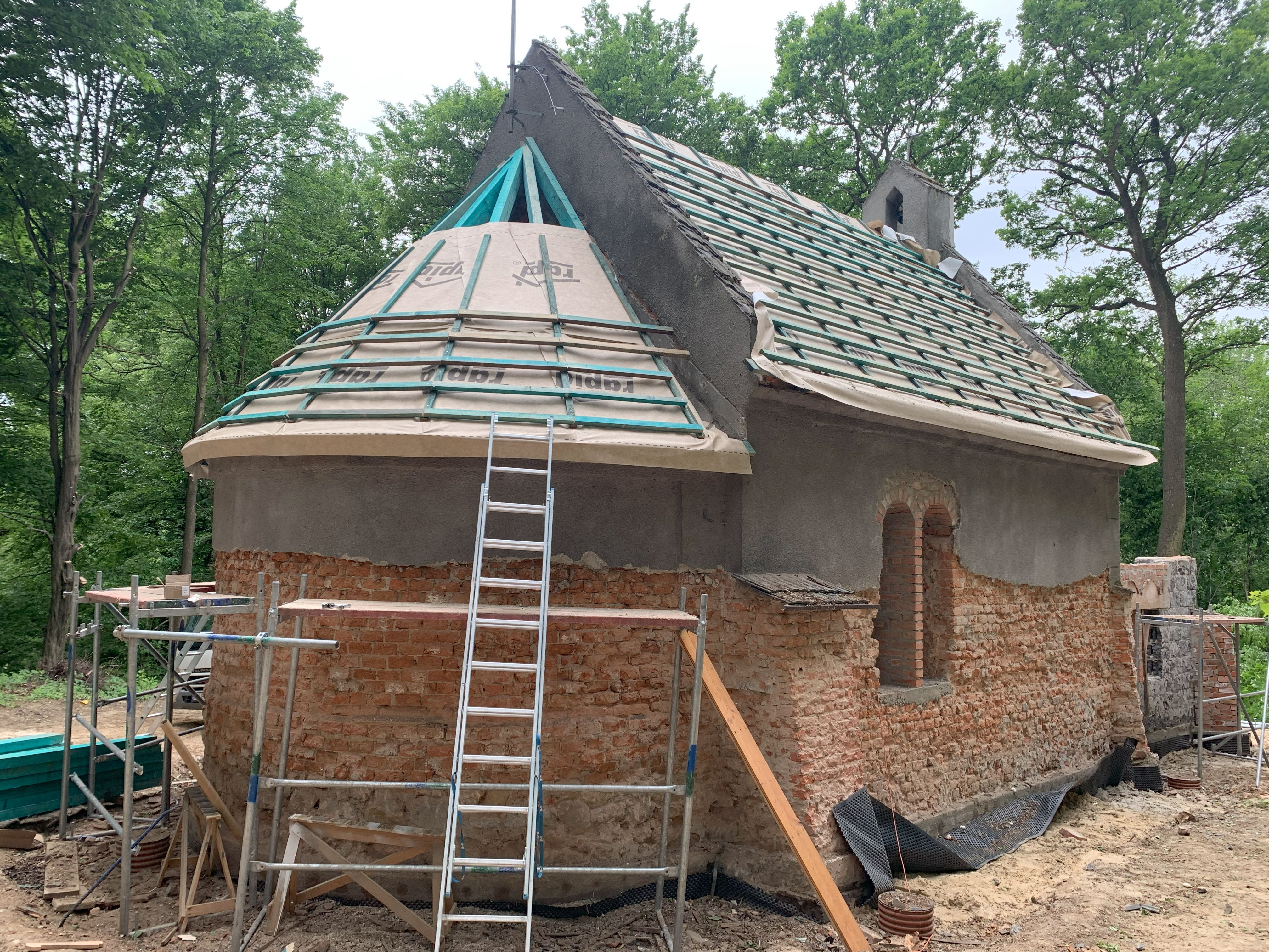 halkaistu puupaanu paanu valmistaja ekologinen kattopäällyste Puola