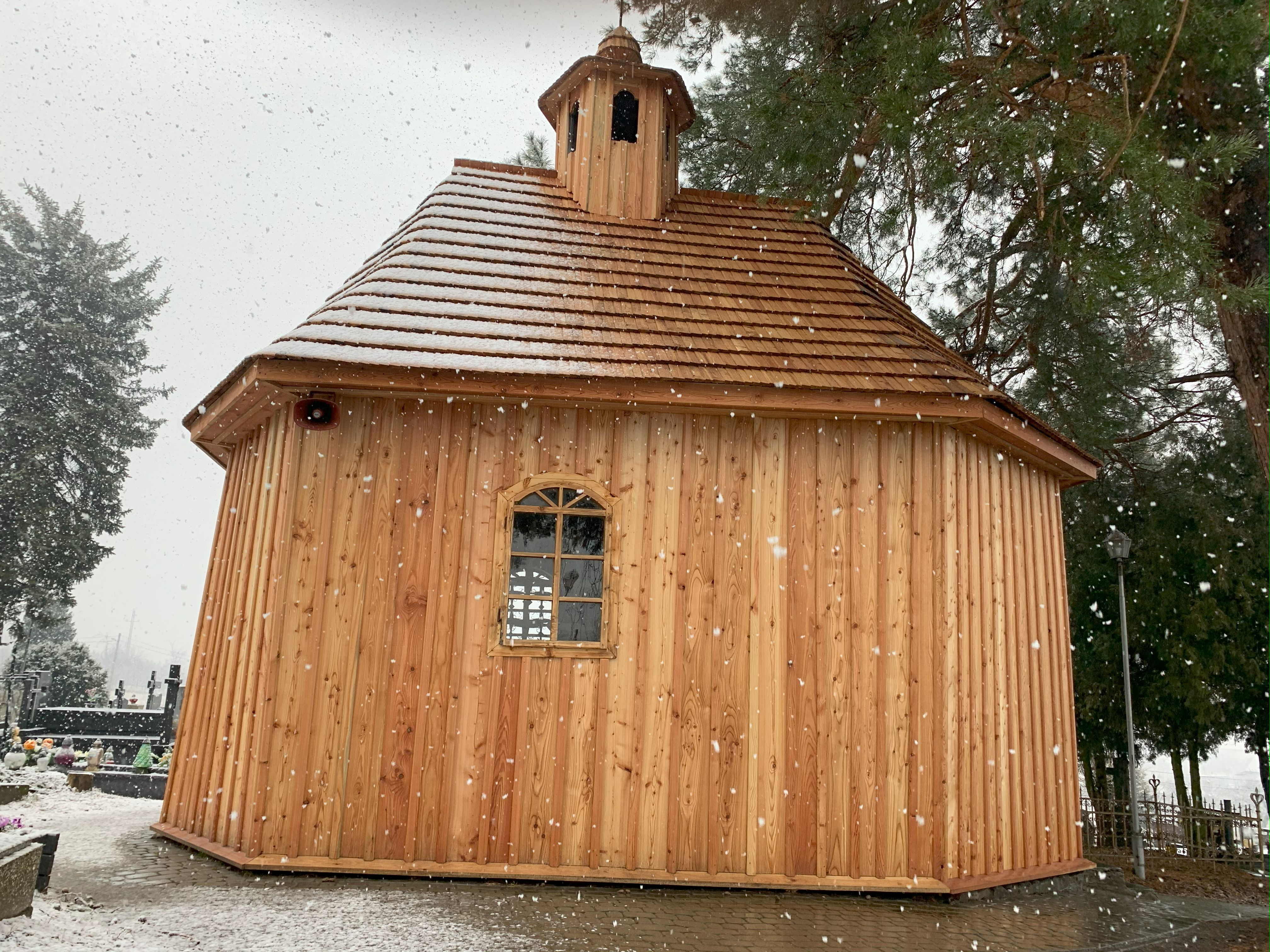 halkaistu puupaanu paanu valmistaja ekologinen kattopäällyste Puola