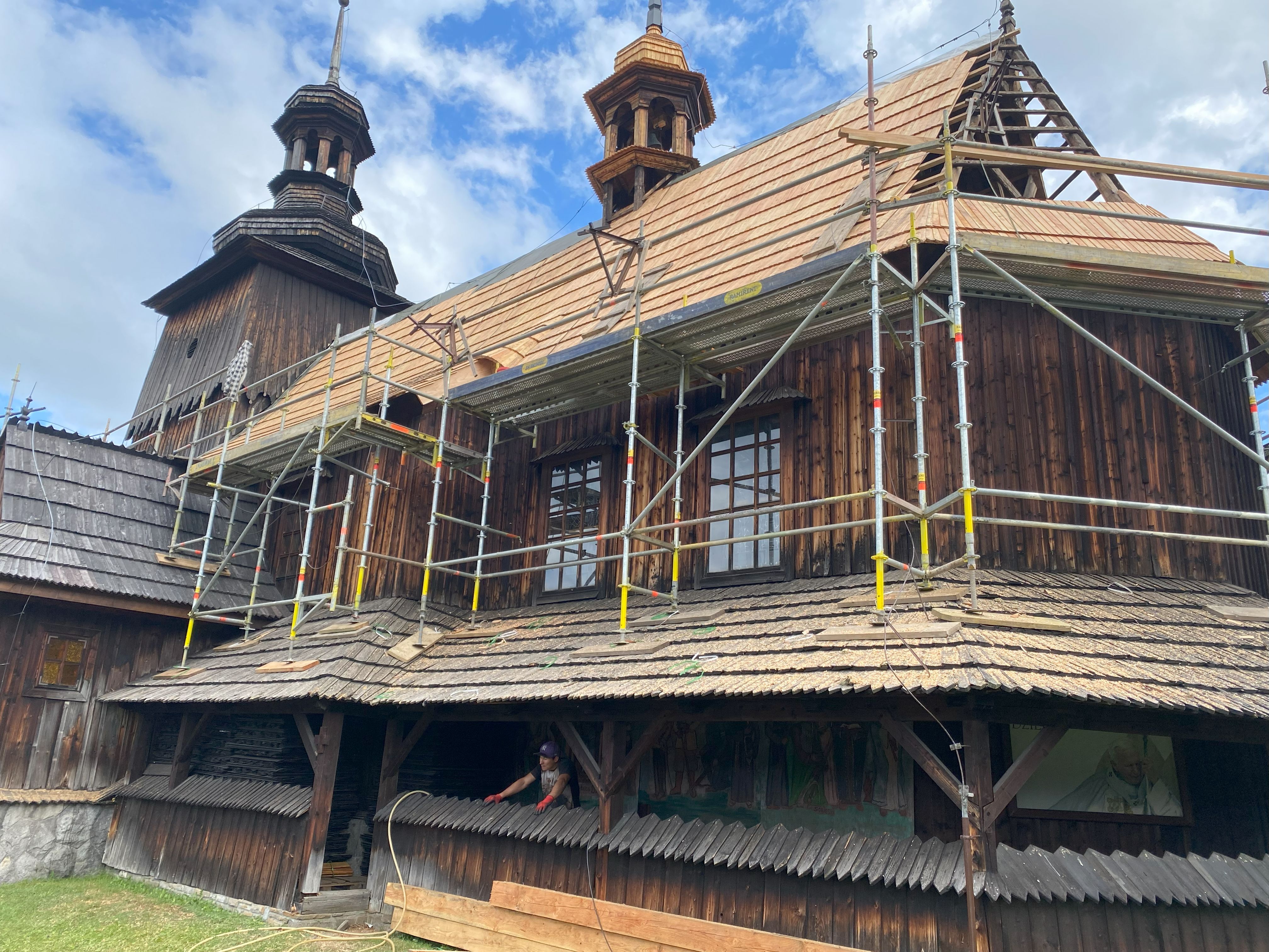 halkaistu puupaanu paanu valmistaja ekologinen kattopäällyste Puola