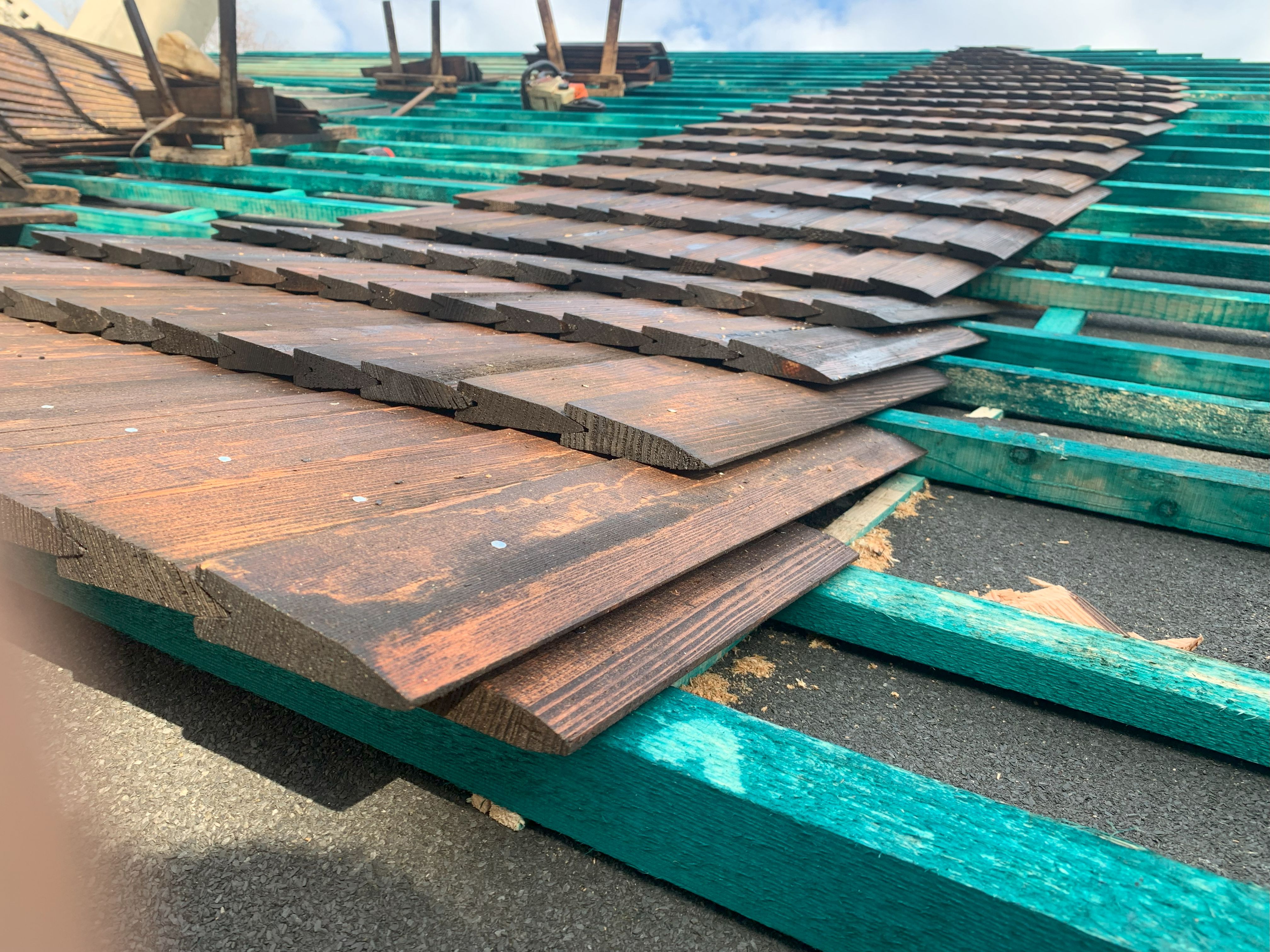 halkaistu puupaanu paanu valmistaja ekologinen kattopäällyste Puola